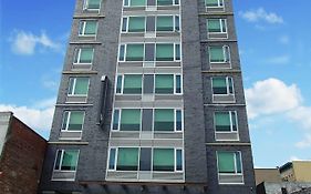 Umbrella Hotel Bronx